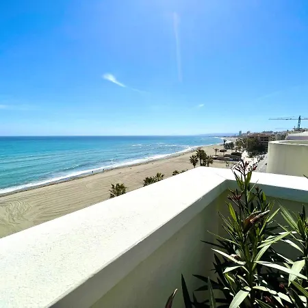 El Atico 1ªlinea De Playa * 埃斯特波纳